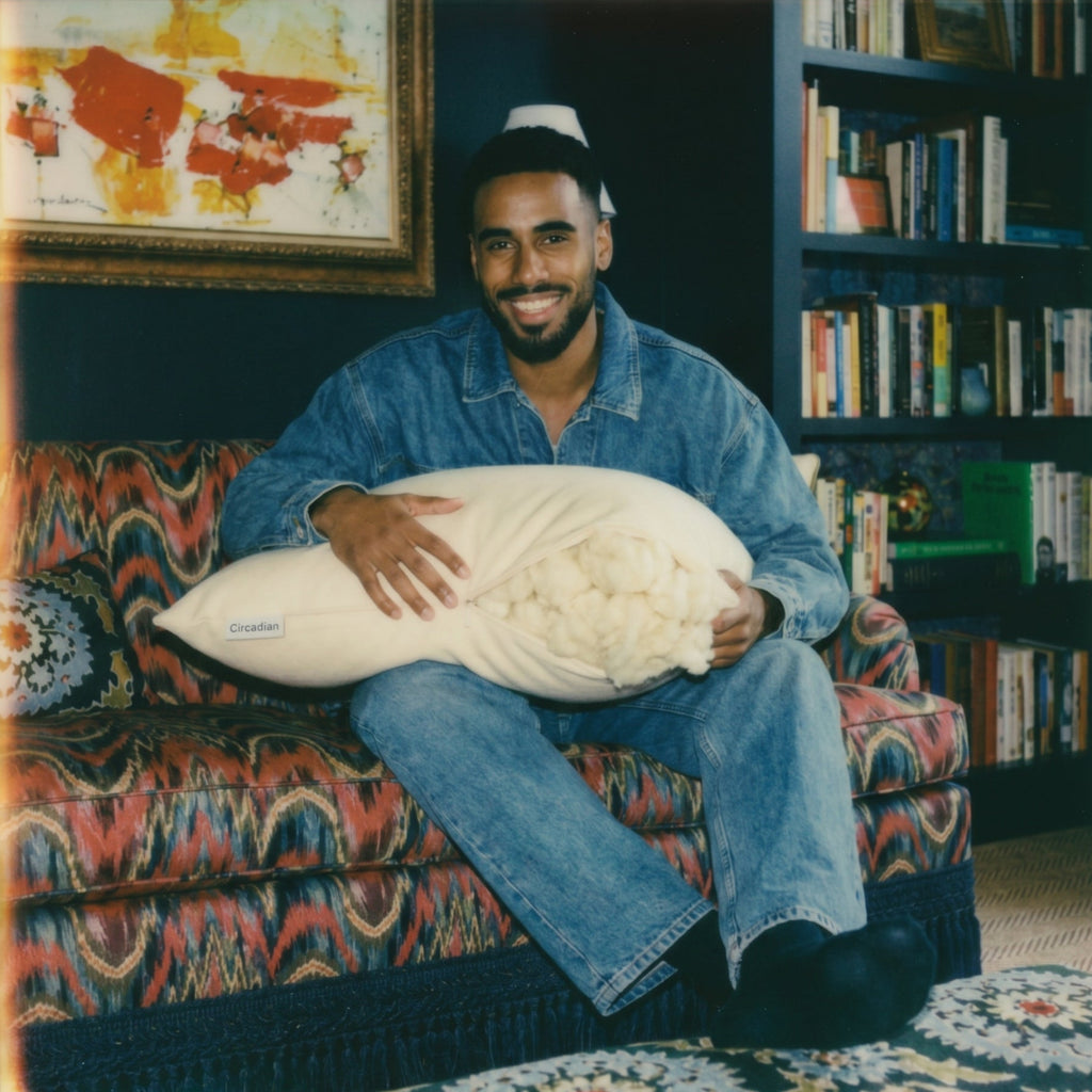 Portrait of a person resting with the GOTS-certified organic wool pillow
