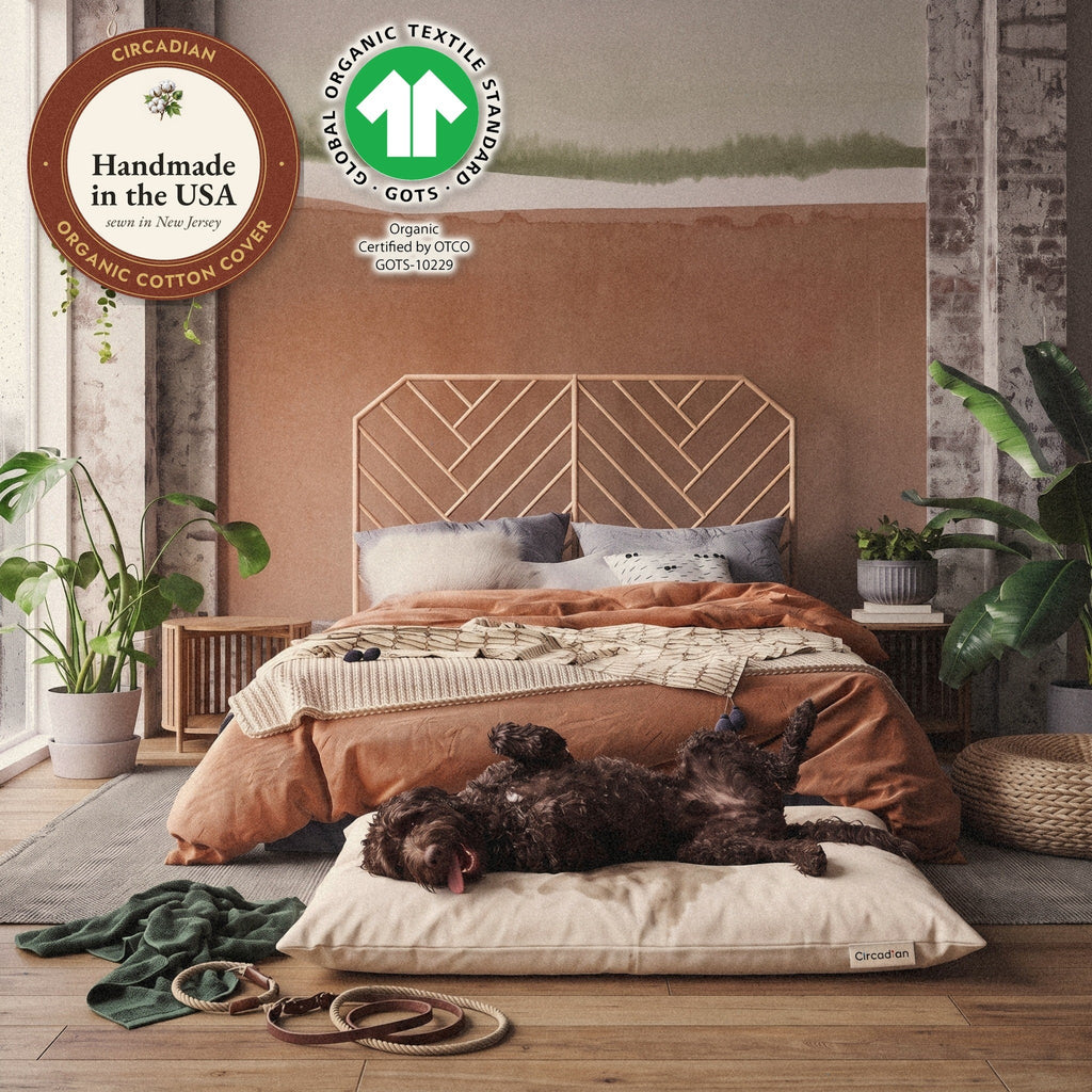 A damp labradoodle rolls on the waterproof dog bed cover. GOTS label (the Global Organic Textile Standard): GOTS-10229.